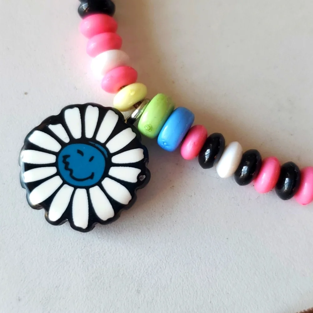 SmileyWorld NWT Take the‎ Time To Smile Beaded Flower Bracelet Adjustable
